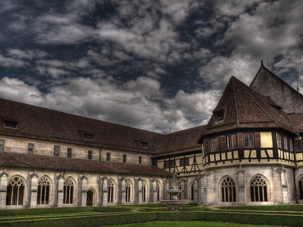 Market Dynamics: Index Funds Democratizing Wealth Generation